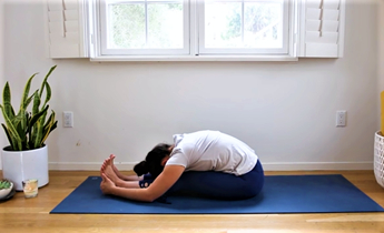 5 posturas de Yoga que ajudam na perda de peso
