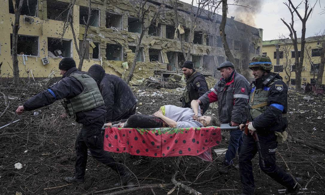 Grávida foi resgatada com ferimentos graves em guerra na Ucrânia