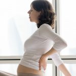 Gravidez e dor lombar: como o peso da barriga pode afetar a coluna