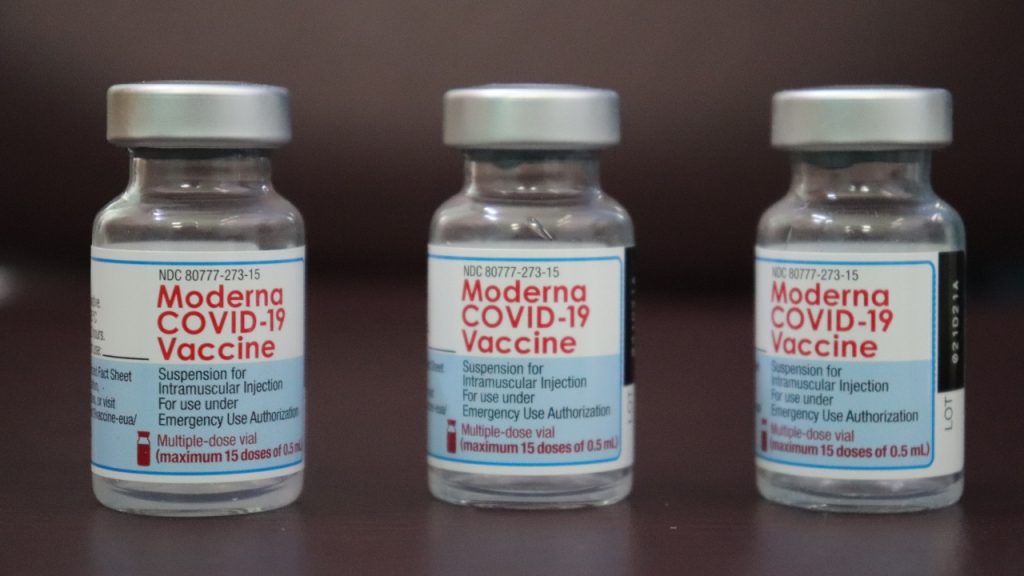 Farmacêutica irá pedir autorização à Anvisa para aplicação de vacina da Moderna