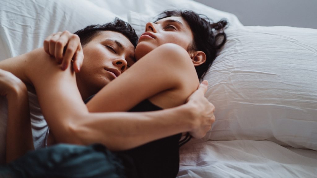 Estudo sobre dormir com parceiros