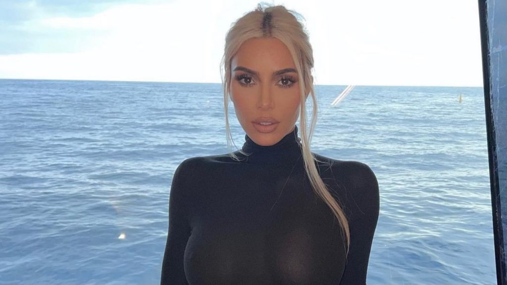 Em um relato polêmico, Kim Kardashian comentou sobre a vontade de 'sempre parecer jovem' e abriu o jogo sobre seus procedimentos estéticos