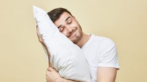 Qual é a posição correta para dormir? Ortopedista explica
