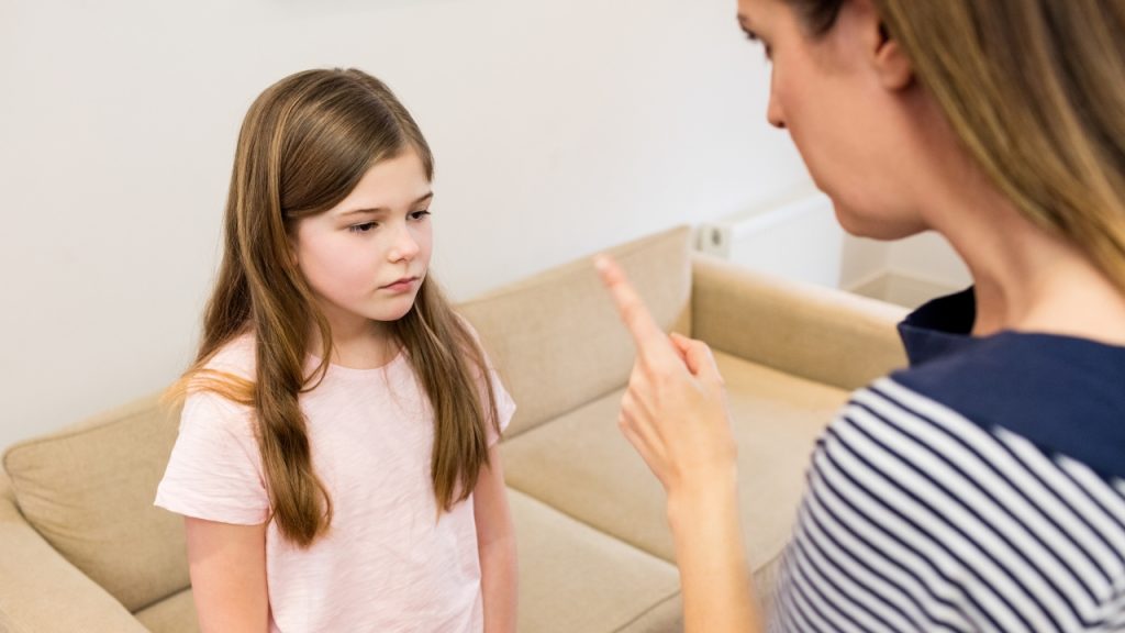 A missão de educar uma criança, com certeza, não é fácil. Mas nem sempre puni-las por algo errado é a melhor forma de ensinar; educadora parental explica como castigos podem afetar seu desenvolvimento