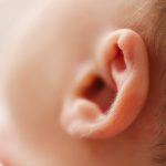 A triagem neonatal auditiva, apesar de parecer simples, garante que se detecte, o mais precocemente, qualquer deficiência auditiva