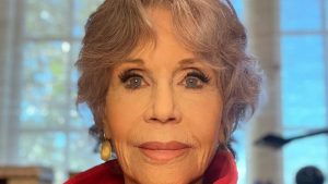 Atriz Jane Fonda compartilhou nas redes sociais relato sobre câncer raro e afirmou que já está passando por quimioterapia: "Com muita sorte".