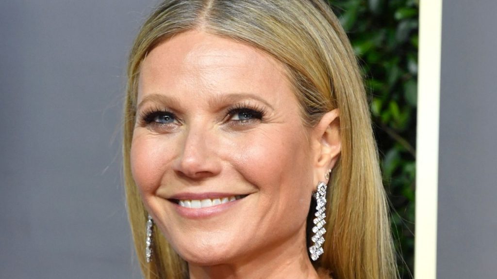 Perto de fazer 50 anos, Gwyneth Paltrow reflete: "Meu corpo é uma coleção de marcas"