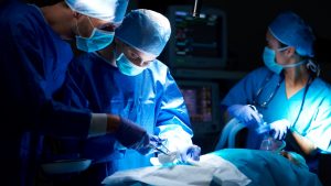 Associação comum, pedra na vesícula e cirurgia bariátrica podem não estar relacionadas e cirurgião do aparelho digestivo explica o porquê