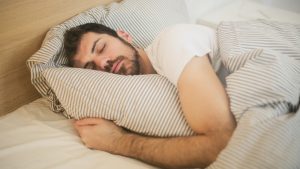 Como você dorme? Porque apesar de parecer algo bobo, pesquisadores descobriram que o sono revela, e muito, sobre seus riscos de mortalidade