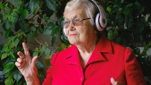 Após uma série de eventos com música, pacientes em estágio avançado de demência apresentam melhora significativa nos sintomas neuropsíquicos