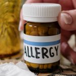 Pesquisadores descobriram que pessoas com alergias, principalmente alimentares, têm menor quantidade de proteína receptora do vírus