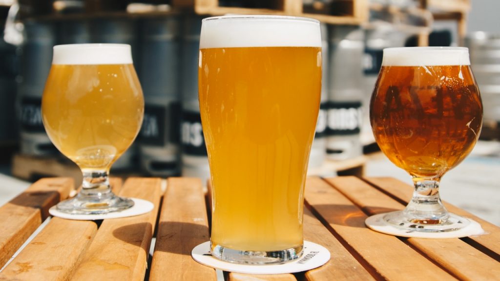 Muito mais do que só para beber, os diferentes tipos de cervejas podem ser grandes aliados na preparação de pratos incríveis, como listados aqui; confira!