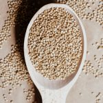 Entenda todos os benefícios da semente para saúde dos pacientes com diabetes tipo 2 e ainda saiba como preparar pão saudável com a quinoa!