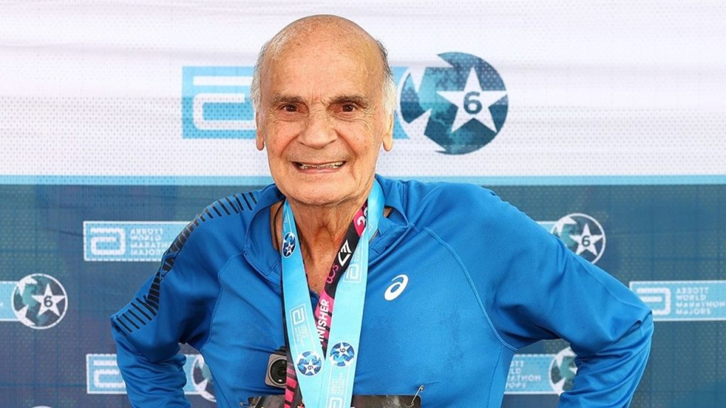 "Orgulho brasileiro"! Aos 79 anos, Drauzio Varella completa as seis principais maratonas do mundo