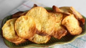 Fácil de fazer e saudável: aprenda a preparar chips de batata-doce na airfryer
