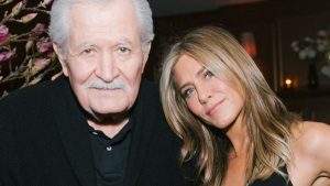 "Em paz e sem dor": Jennifer Aniston fala sobre perda do pai, de 86 anos