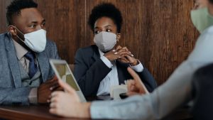 Após alta nos casos de covid, Ministério da Saúde recomenda o uso de máscaras