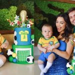 Clima de Copa do Mundo: Paula Amorim comemora 5 meses do filho, Theo