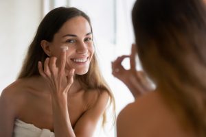 Autocuidado: 4 passos para preparar a pele para a maquiagem