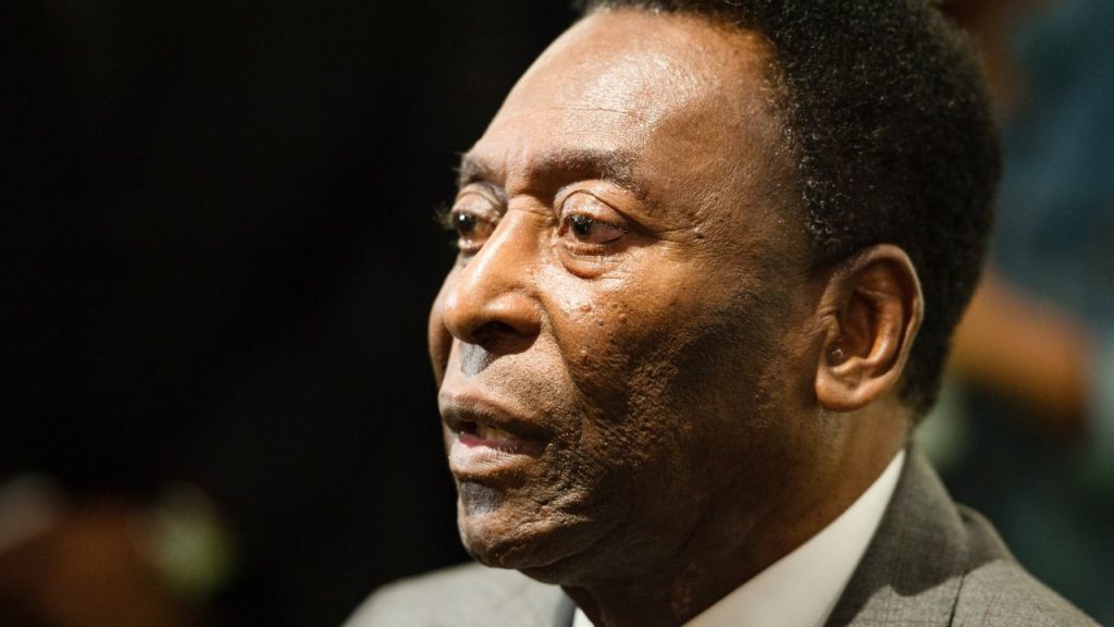 Boletim médico informa que Pelé continua apresentando melhora no estado de saúde