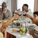 Ter mais refeições em família pode ajudar a diminuir o estresse, diz pesquisa americana