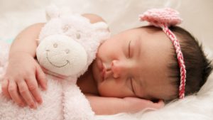 Pesquisadores explicam por que bebês passam a maior parte do tempo dormindo