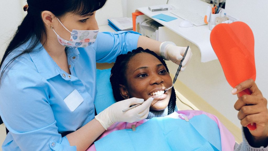 Sede e boca seca após escovar os dentes? A causa pode ser seu creme dental; entenda