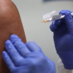 Vacina bivalente contra a covid-19 começa a ser aplicada nesta segunda; confira os grupos prioritários