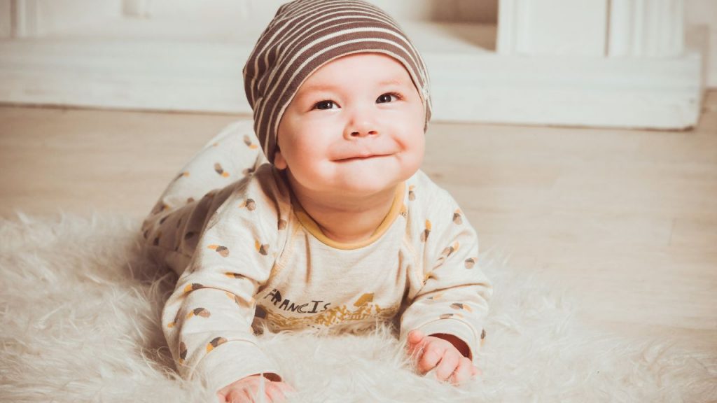 Como escolher as roupas do bebê? Profissional dá dicas de um guarda-roupa confortável