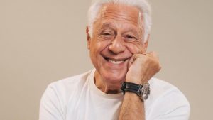 Antônio Fagundes comemora a chegada dos 74 anos: "Só agradecendo"