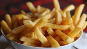 Consumo de batata frita pode estar associado à depressão, diz estudo