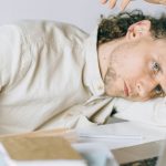 Burnout: 9 sinais para identificar o problema no trabalho