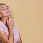 Envelhecimento do pescoço: descubra como combater o efeito “papada”