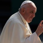 Papa Francisco é internado para passar por cirurgia no intestino