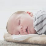 Distúrbios do sono crescem entre bebês e crianças; especialista explica