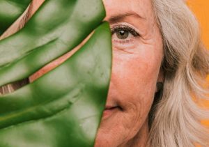 Beleza e maturidade: mulheres ressignificam o envelhecer com leveza, naturalidade e autocuidado